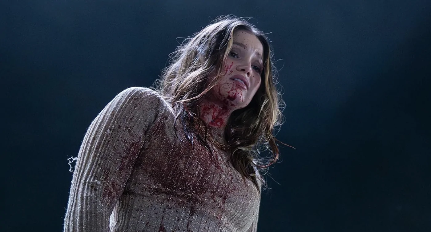 olivia holt heart eyes